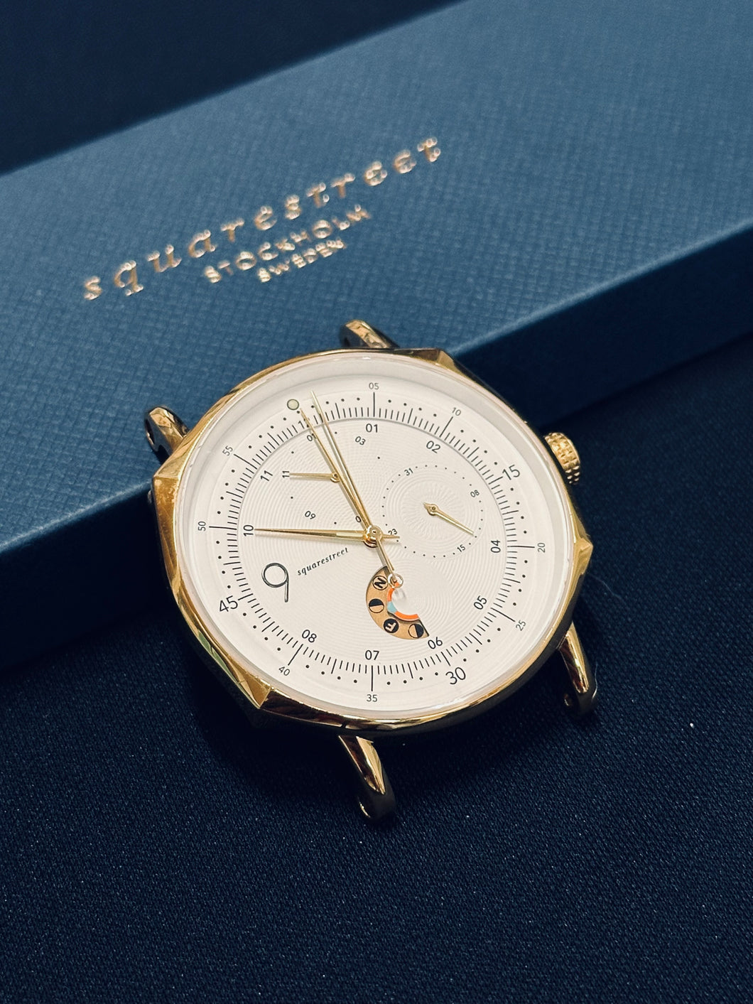 Gold/White Novem (Factory Refurbished)